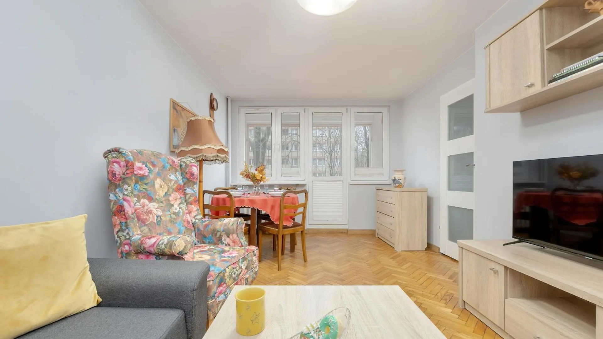 Spacious & Bright Apartment In Solec By Noclegi Renters Warsaw Poland