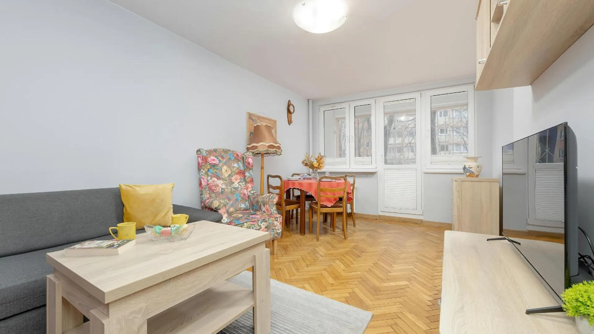 Spacious & Bright Apartment In Solec By Noclegi Renters Warsaw